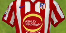 Montaje de la camiseta del Atltico con el posible patrocinio de Ashley Madison.