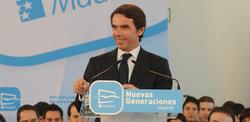 Aznar, en campaa, con jvenes del PP | Archivo