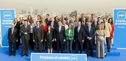 Rajoy, en el centro, con los candidatos del PP por Madrid | Tarek