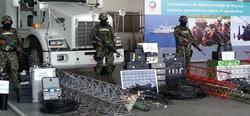 Militares muestran los equipos de telecomunicaciones incautados a Los Zetas. | EFE