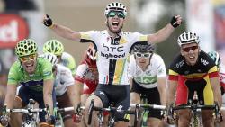 Mark Cavendish (c) se impone al esprint en la quinta etapa del Tour de Francia. | EFE