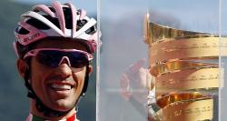 Alberto Contador señala el trofeo del Giro. | Cordon Press