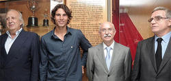 Rafa Nadal (2i), junto a Lorenzo Serra Ferrer (3i). | Archivo