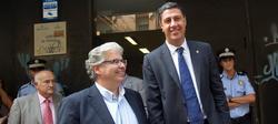 El alcalde de Badalona, Xavier Garcia Abiol acompaado del secretario general del PPC, Jordi Cornet  | EFE