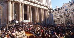 Los indignados, en la catedral de San Pablo. | EFE