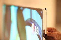 Así de fino es el nuevo televisor OLED. | LG