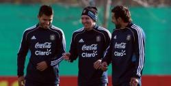 Agero y Messi, juntos durante un entrenamiento de la seleccin argentina. | EFE