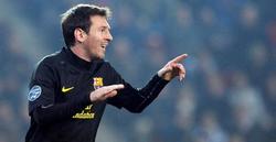 Leo Messi celebra uno de sus tres goles en Praga. | EFE