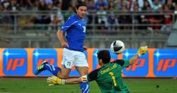 Montolivo, anotndole un gol a la seleccin espaola con la camiseta italiana. | EFE