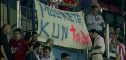 Pancarta contra el Kun Agero en el Vicente Caldern. | Imagen TV