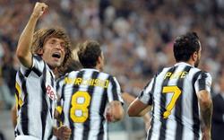 Pirlo celebra el tanto de Vucinic. | EFE