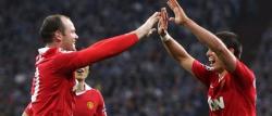 Rooney festeja su tanto con Chicharito. | EFE