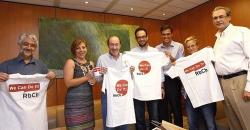 l equipo del candidato socialista a la presidencia del Gobierno, Alfredo Prez Rubalcaba, le ha regalado por su 60 cumpleaos, una camiseta |EP