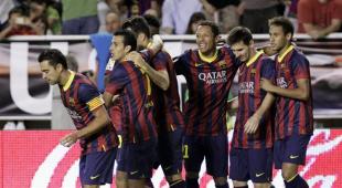 Los jugadores del Barça celebran uno de los goles en Vallecas. | EFE