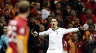 Cristiano Ronaldo celebra su primer gol al Galatasaray. | EFE