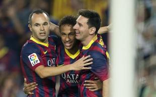 Iniesta, Neymar y Messi celebran el gol del brasileño ante la Real Sociedad. | EFE