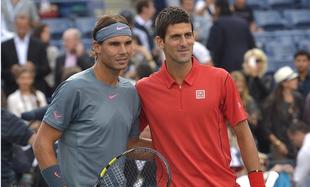 Rafa Nadal y Novak Djokovic posan antes del inicio de la final. | EFE