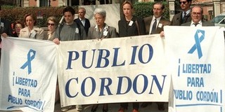 La familia de Publio Cordón en una de las manifestaciones para pedir su liberación | EFE