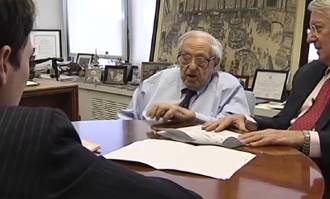 Irving Kahn en un vídeo del Albert Einstein College of Medicine