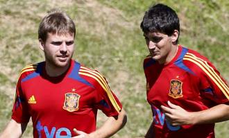 Mikel San José junto a Illarramendi, defendiendo los colores de la Selección |  EFE