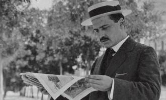 Ortega y Gasset leyendo el inicio de la guerra. |  Residencia de Estudiantes