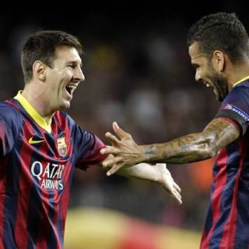 Messi celebra con Alves en su etapa como jugador azulgrana. | EFE