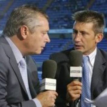 Carlos Martínez junto a Michael Robinson