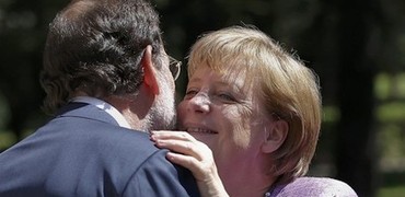 Merkel saluda a Rajoy en la recepcin | Cordon Press