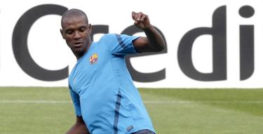 Eric Abidal, durante un entrenamiento con el Barcelona. | Cordon Press/Archivo