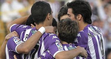 Los jugadores del Valladolid celebran el gol conseguido ante el Alcorcn. | EFE