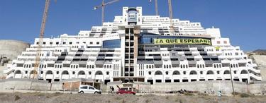 El hotel construido en la playa de El Algarrobico | EFE