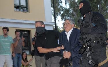 El lder de Amanecer Dorado, Nikolaos Mijaloliakos en el momento de su detencin | Corbis