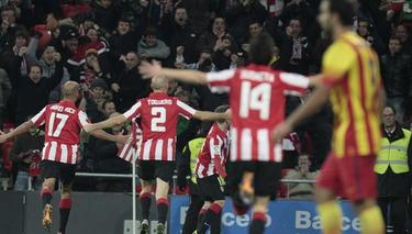 Los jugadores del Athletic celebran el gol ante el Barcelona. | EFE