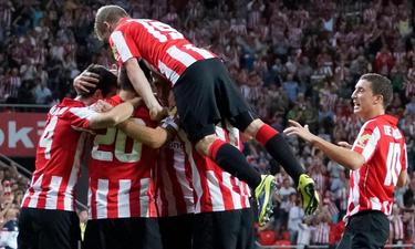 Los jugadores del Athletic celebran un gol contra el Villarreal en San Mams. | Cordon Press