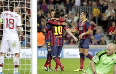Messi celebra su primer gol junto a Neymar y Alexis. | EFE