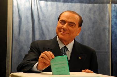 Berlusconi vota en las reidas elecciones de este lunes | Cordon Press