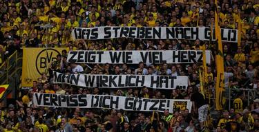 Una de las pancartas que pudieron verse hoy en el estadio del Borussia Dortmund. | Twitter