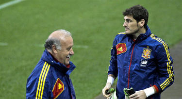 Del  Bosque y Casillas, que en principio ser suplente, durante un entrenamiento de la seleccin. | EFE