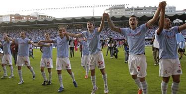 Los jugadores del Celta de Vigo celebran el ascenso a Primera. | EFE