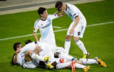 Los jugadores del Chelsea celebran el gol de David Luiz. | EFE