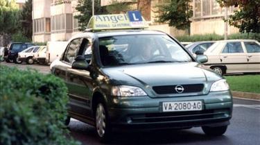 Un coche de autoescuela | Efe