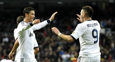 Benzema celebra su gol con Cristiano. | Cordon Press