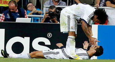 Cristiano Ronaldo celebra su gol con Marcelo. | EFE