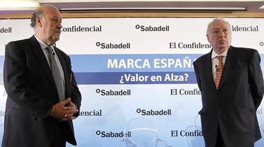 Vicente del Bosque, junto al ministro Margallo. | EFE