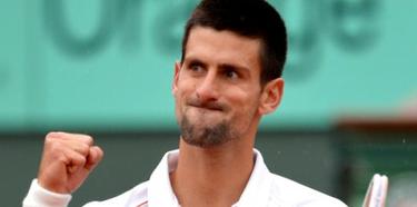 Novak Djokovic celebra su victoria. | EFE