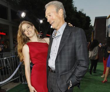 Eastwood en el preestreno de Golpe de efecto, con la actriz Amy Adams | Cordon Press