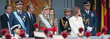 El Rey, los prncipes de Asturias y la reina en el desfile de las FFAA | C.Jord