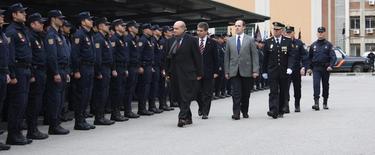 El ministro y altos cargos de Interior pasan revista a los agentes de la UIP. | Mir