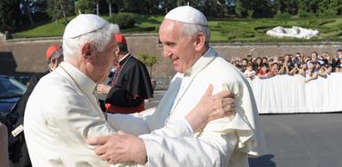 Francisco y Benedicto XVI presidieron un acto juntos este viernes | Cordon Press