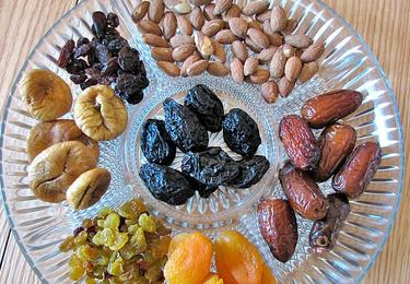 Varios frutos secos. |Wikipedia/ CC/ Gilabrand